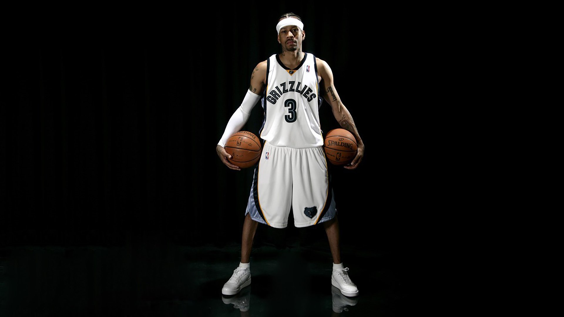 世界杯八强：阿根廷3比1淘汰日本 梅西赛后拥抱日方门将称赞其表现